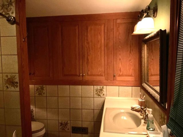 17 South Main St, Petersham, MA 01366