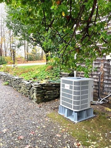 17 South Main St, Petersham, MA 01366