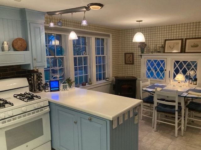 17 South Main St, Petersham, MA 01366