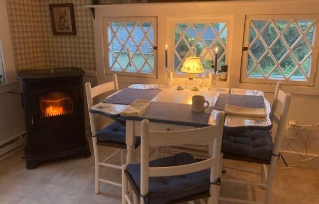 17 South Main St, Petersham, MA 01366