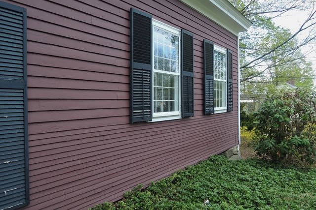 17 South Main St, Petersham, MA 01366