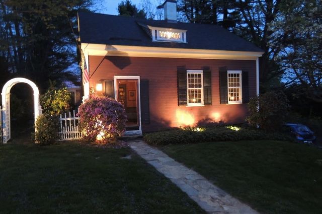 17 South Main St, Petersham, MA 01366