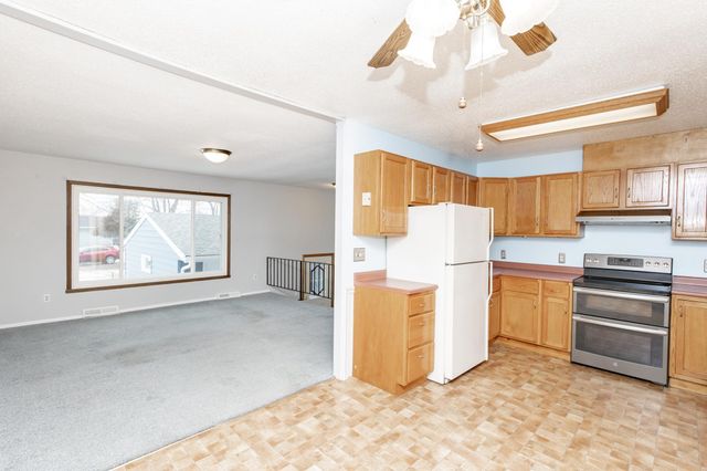 526 3rd Avenue NW, West Fargo, ND 58078