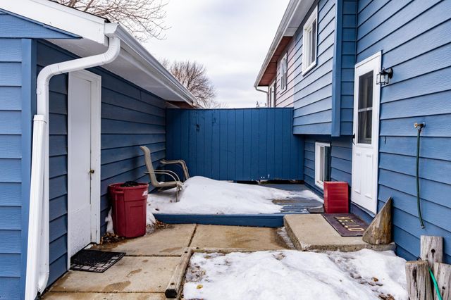 526 3rd Avenue NW, West Fargo, ND 58078