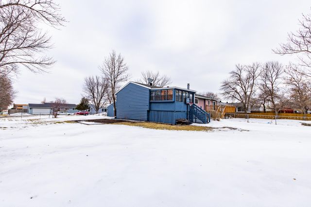 526 3rd Avenue NW, West Fargo, ND 58078