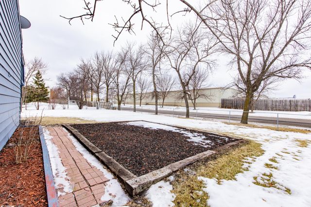 526 3rd Avenue NW, West Fargo, ND 58078