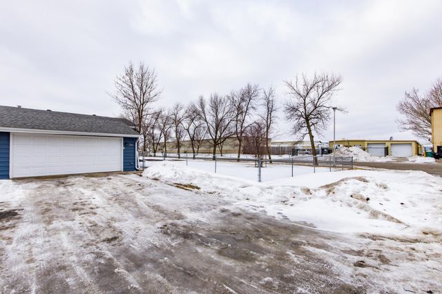 526 3rd Avenue NW, West Fargo, ND 58078