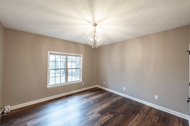 1133 Inneswood Dr, Gallatin, TN 37066