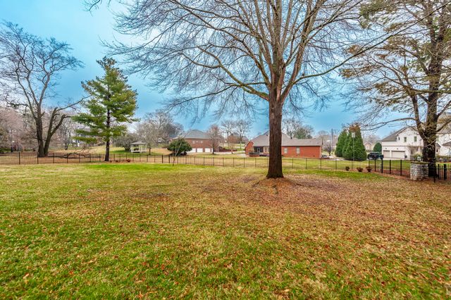 1133 Inneswood Dr, Gallatin, TN 37066