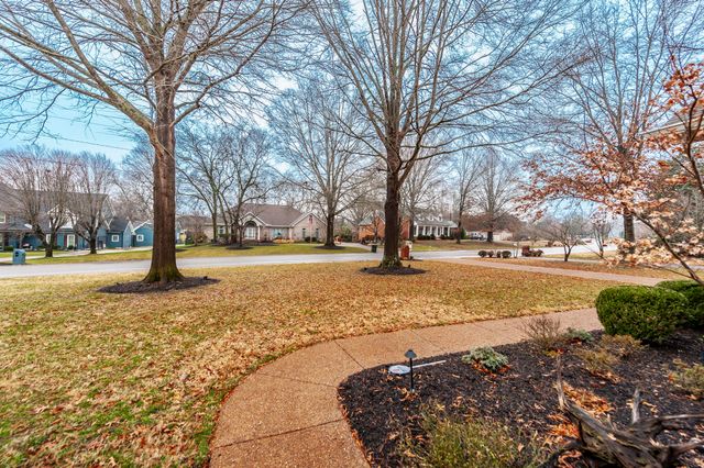 1133 Inneswood Dr, Gallatin, TN 37066