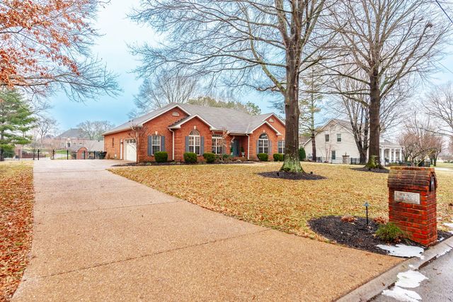 1133 Inneswood Dr, Gallatin, TN 37066