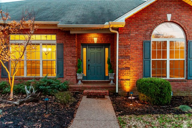 1133 Inneswood Dr, Gallatin, TN 37066