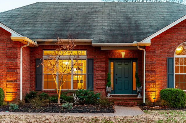 1133 Inneswood Dr, Gallatin, TN 37066