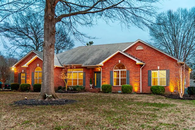 1133 Inneswood Dr, Gallatin, TN 37066