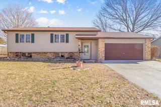 7 CENTENNIAL Avenue, Franklin, IL 62638