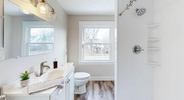 1686 Lee Road, Cleveland, OH 44118