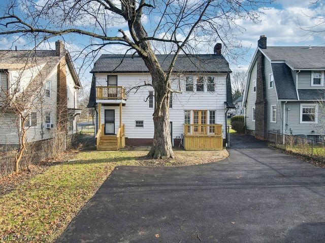 1686 Lee Road, Cleveland, OH 44118