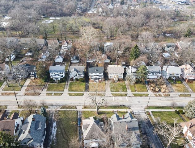 1686 Lee Road, Cleveland, OH 44118