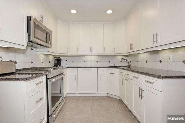 30 Reagan Way 530A, Twp Of Washington, NJ 07676