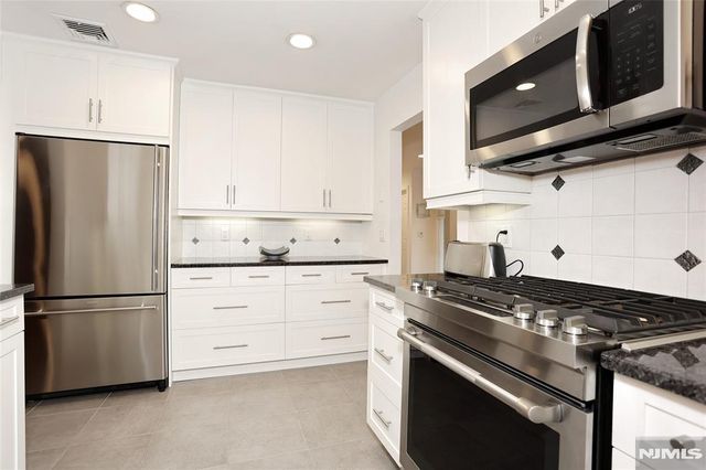 30 Reagan Way 530A, Twp Of Washington, NJ 07676