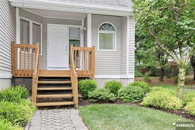 30 Reagan Way 530A, Twp Of Washington, NJ 07676