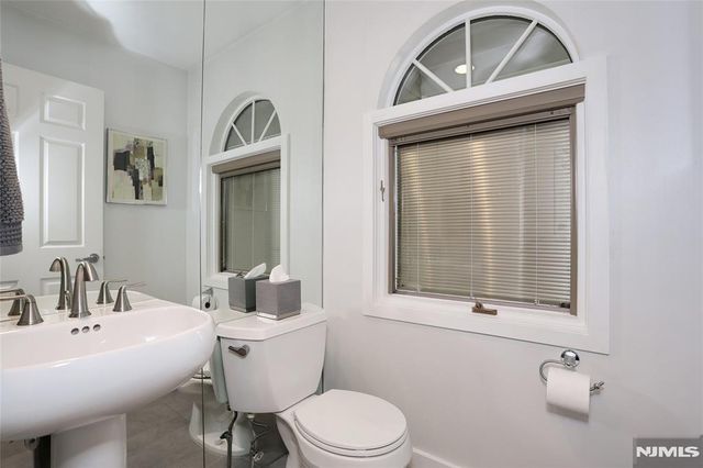 30 Reagan Way 530A, Twp Of Washington, NJ 07676