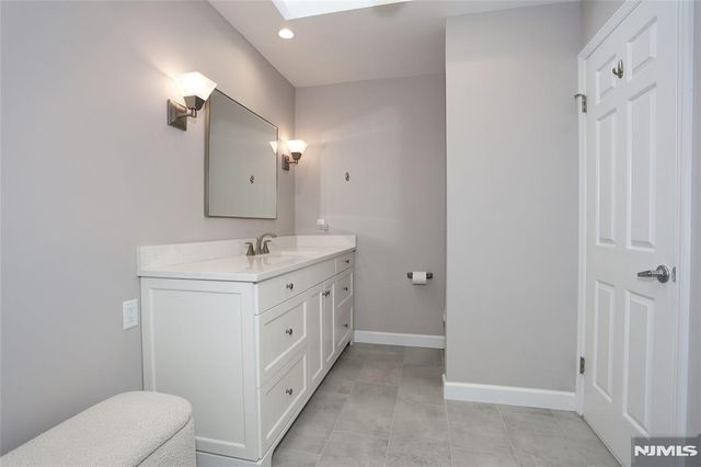 30 Reagan Way 530A, Twp Of Washington, NJ 07676