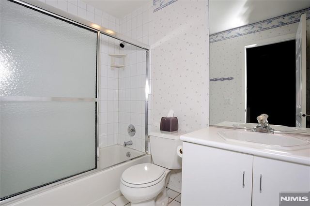 30 Reagan Way 530A, Twp Of Washington, NJ 07676