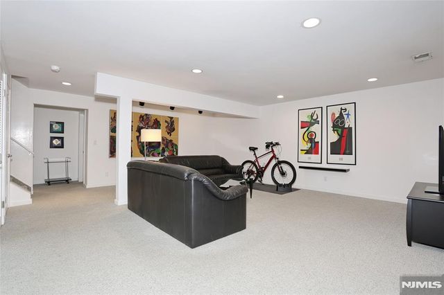 30 Reagan Way 530A, Twp Of Washington, NJ 07676
