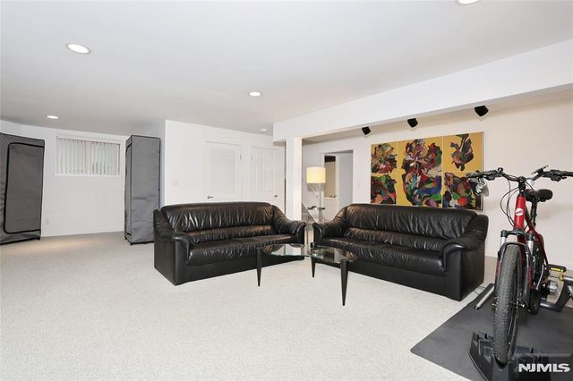 30 Reagan Way 530A, Twp Of Washington, NJ 07676