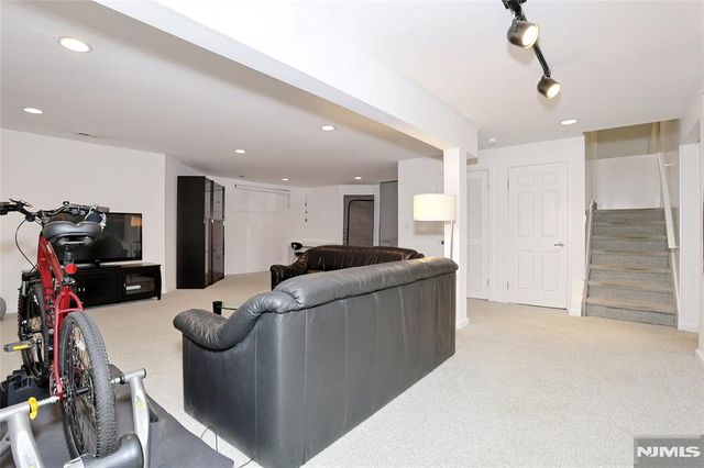 30 Reagan Way 530A, Twp Of Washington, NJ 07676
