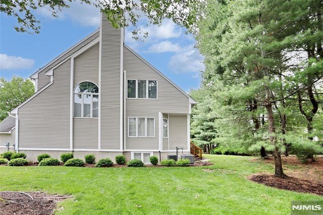30 Reagan Way 530A, Twp Of Washington, NJ 07676