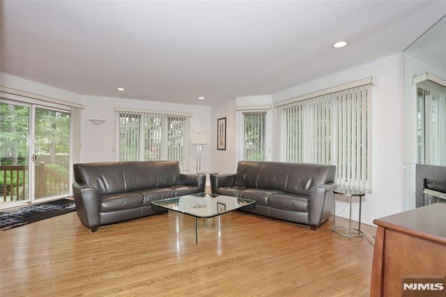 30 Reagan Way 530A, Twp Of Washington, NJ 07676