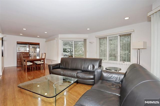 30 Reagan Way 530A, Twp Of Washington, NJ 07676