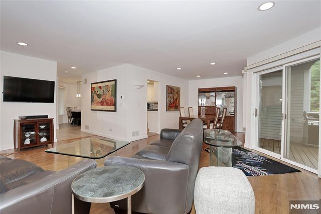 30 Reagan Way 530A, Twp Of Washington, NJ 07676