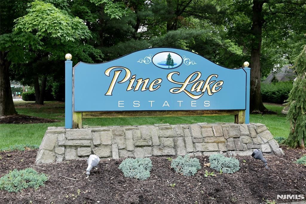 30 Reagan Way 530A, Twp Of Washington, NJ 07676