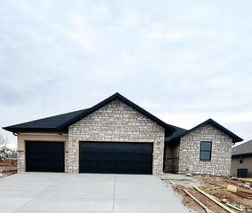652 W Castor Loop, Nixa, MO 65714