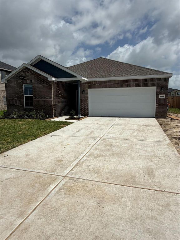 8207 Coral Drive, Texas City, TX 77591