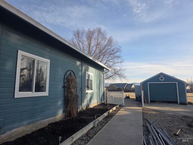 4864 N Larkwood Pl, Meridian, ID 83646