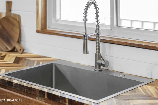 8635 Widener Rd, Knoxville, TN 37920