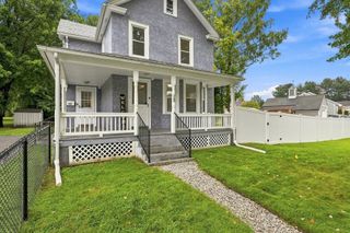 15 Oxford Pl, West Springfield, MA 01089