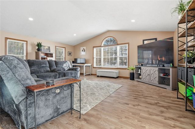 3596 Rolling Ridge Road NE, Canton, OH 44721