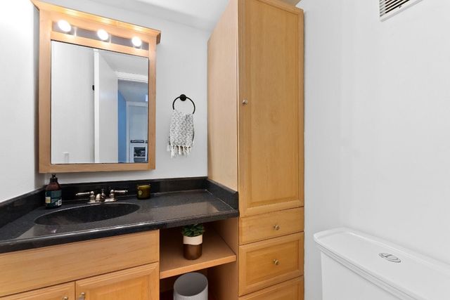 656 Kensington Place 12b, Fort Lauderdale, FL 33305