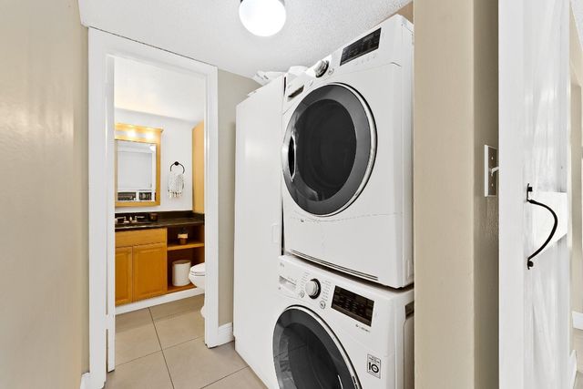 656 Kensington Place 12b, Fort Lauderdale, FL 33305