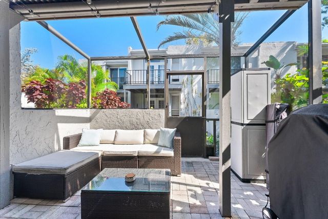 656 Kensington Place 12b, Fort Lauderdale, FL 33305