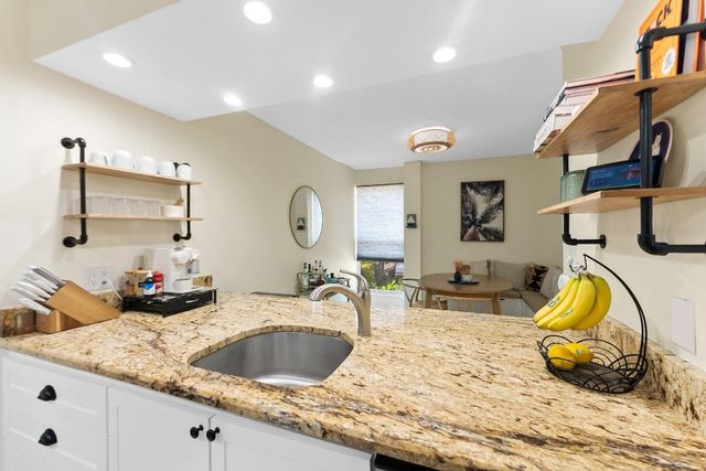 656 Kensington Place 12b, Fort Lauderdale, FL 33305