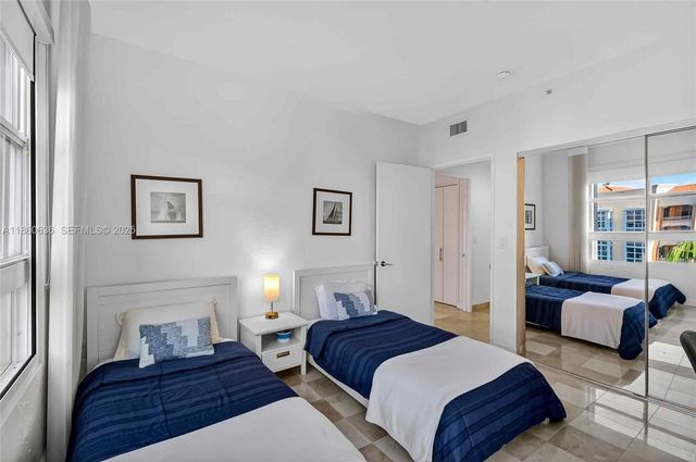 715 Crandon Blvd Ph-5 PH-5, Key Biscayne, FL 33149