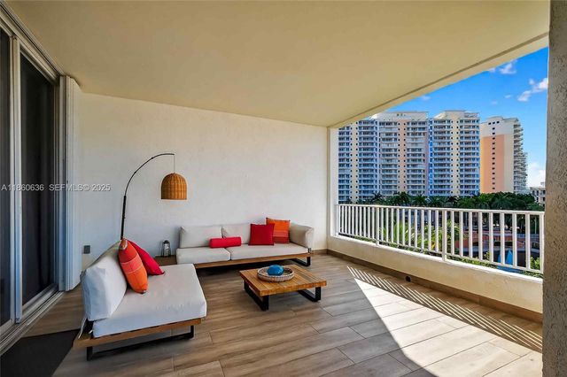 715 Crandon Blvd Ph-5 PH-5, Key Biscayne, FL 33149