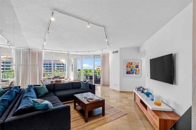 715 Crandon Blvd Ph-5 PH-5, Key Biscayne, FL 33149