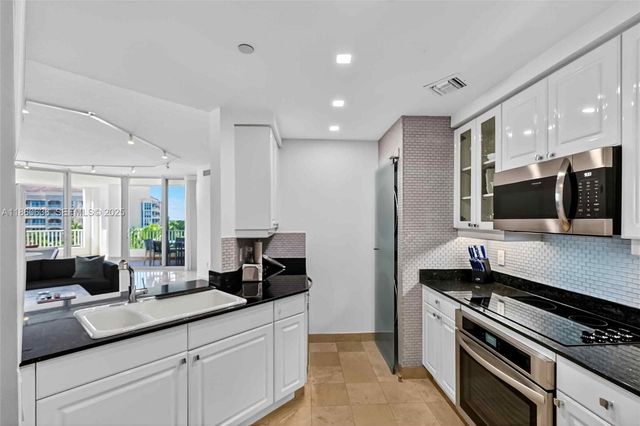 715 Crandon Blvd Ph-5 PH-5, Key Biscayne, FL 33149